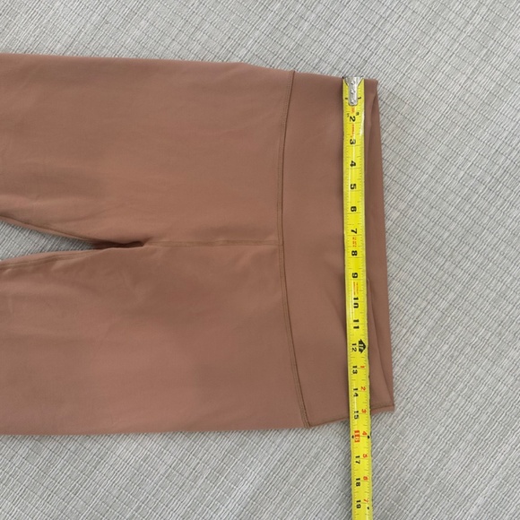 Fabletics 7/8 length tan exercise pant, size extra large - Picture 6 of 7